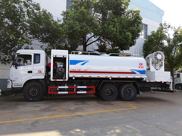 東風(fēng)御龍后雙橋60米霧炮車