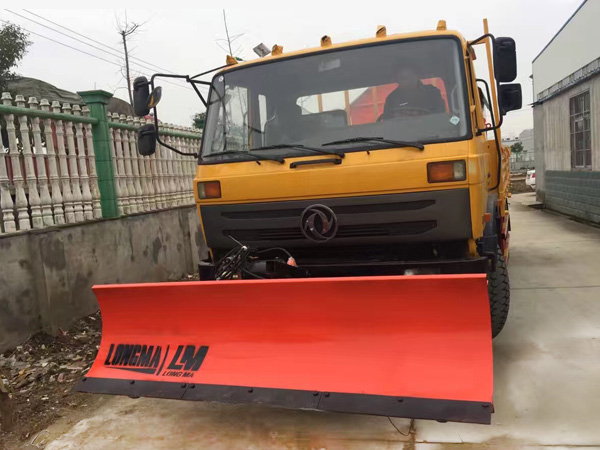 東風145國五多功能除雪車