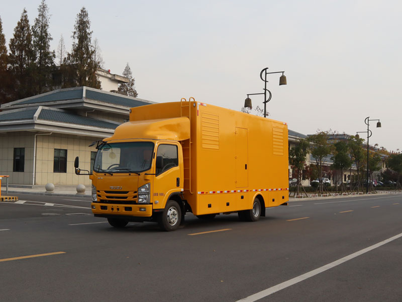 國六五十鈴電源車